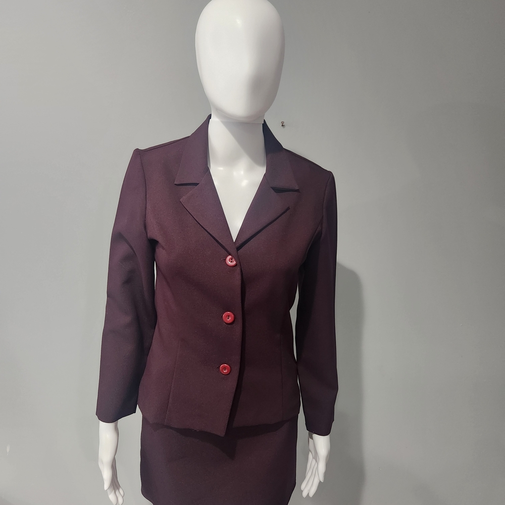 Elegant Women's Burgundy Blazer